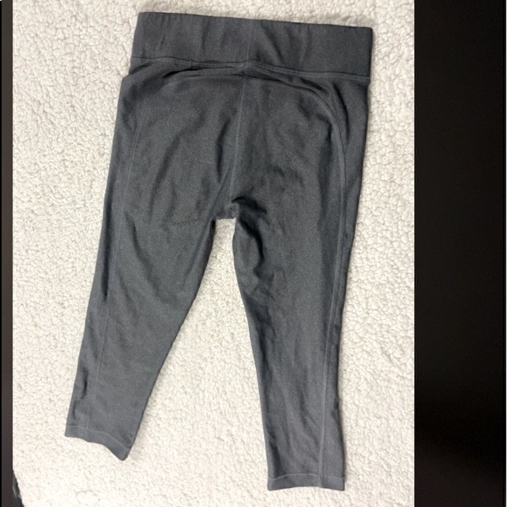 Under Armour Compression Capris - Picture 3 of 8